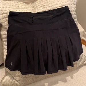 Lululemon black skort size 6tall. Gently worn!